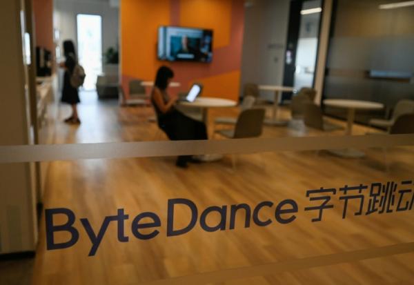 Des employés dans le locaux de ByteDance à Shanghaï, le 27 juin 2023 