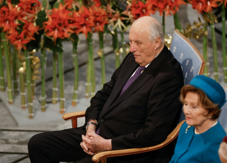 Le roi Harald de Norvège et son épouse la reine Sonja assistent à la remise du prix Nobel de la Paix, à Oslo le 10 décembre 2024.
