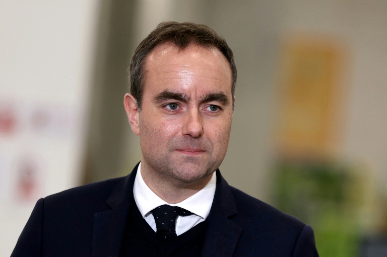 Le Premier ministre Sebastien Lecornu lors d'un déplacement à Rosny-sur-Bois, France, le 23 janvier 2026