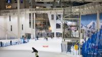 Des skieurs dans un centre de ski indoor à Lørenskog, près d'Oslo, le 5 janvier 2026