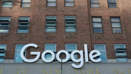La maison mère de Google a raté la cible pour le chiffre d'affaires et le bénéfice net, ce qui lui a valu d'être immédiatement sanctionnée dans les échanges électroniques postérieurs à la clôture de Wall Street, le titre abandonnant plus de 9%.