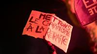 Une pancarte brandie lors des manifestations contre la réforme des retraites, à Brest, dans l'ouest de la France le 26 janvier 2023