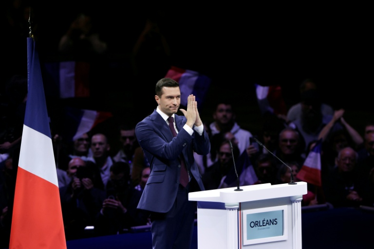 Jordan Bardella, président du RN, lors d'un rassemblement marquant le lancement de la campagne de Marine Le Pen, le 25 octobre 2026 à Orléans, dans le Loiret