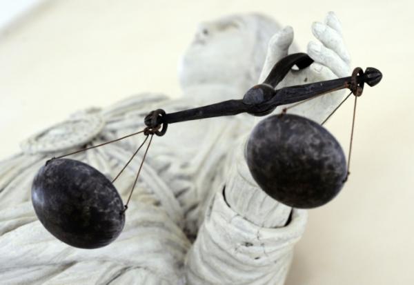 La Réunion: prison ferme requise contre un homme d'affaires et un chef d'entreprise jugés pour corruption