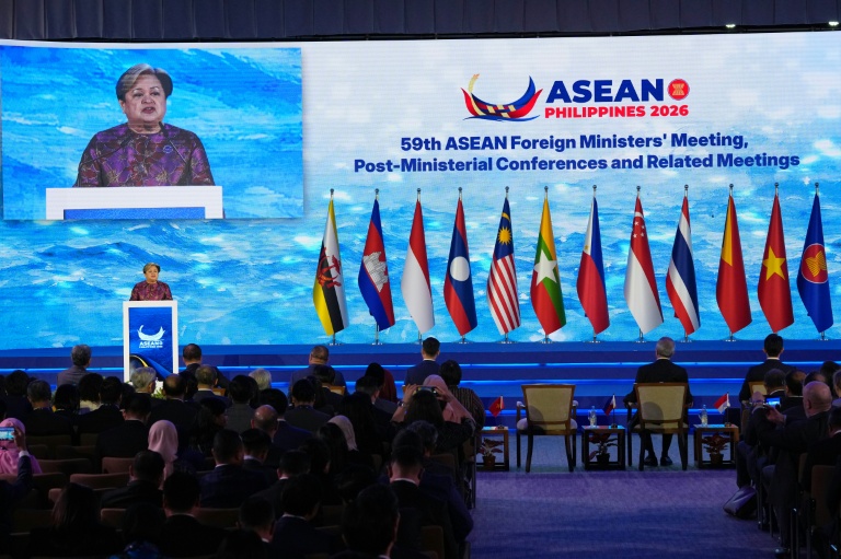 La ministre des Affaires étrangères des Philippines, Theresa Lazaro, prononce un discours, le 21 juillet 2026 à Manille