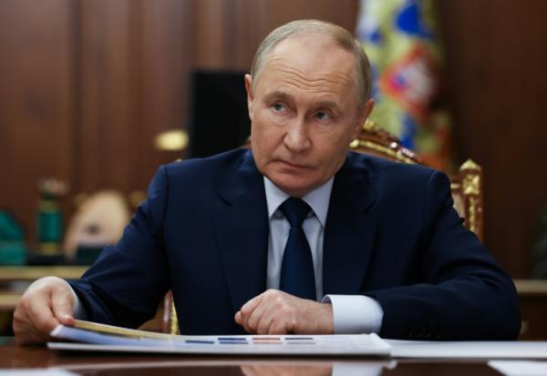 Le président russe Vladimir Poutine lors d'une réunion au Kremlin, le 23 septembre 2025 à Moscou