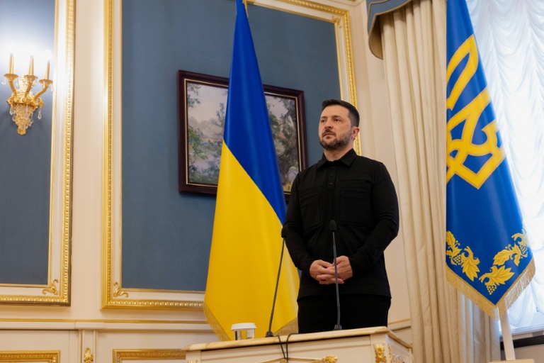 Le président ukrainien Volodymyr Zelensky donne une conférence de presse à Kiev, le 27 septembre 2025