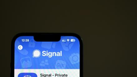 Berlin a attribué samedi à la Russie les attaques répétées de la messagerie Signal, après que plusieurs responsables politiques allemands, mais aussi des diplomates, militaires et journalistes ont vu leurs communications piratées depuis février