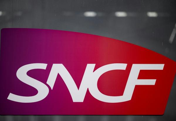 Logo SNCF, à l'entrée de la gare de Lille, le 25 juin 2025.