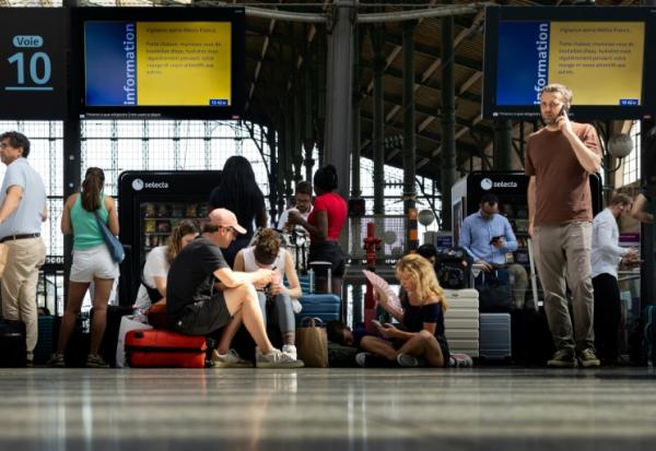 Des passagers à la Gare du Nord, à Paris, le 22 juin 2026