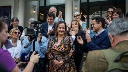 Melouka Hadj Mimoune (c), alors suppléante du candidat LFI à la députation Gabriel Amard (d) lors d'un point presse à Villeurbanne, le 13 mai