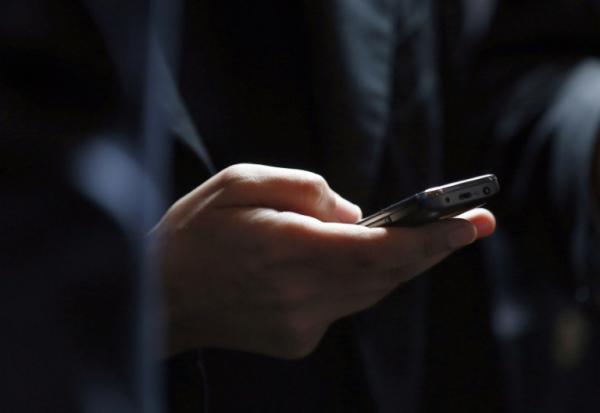 "Rangez votre téléphone lorsque vous êtes avec votre enfant. Utilisez-le uniquement lorsque c'est nécessaire, ou lorsque vous l'utilisez ensemble", demande l'autorité sanitaire suédoise