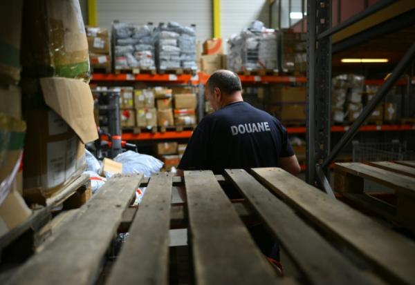 Depuis le 1er juillet, les petits colis (d'une valeur inférieure à 150 euros) importés dans l'UE sont soumis à une taxe de 3 euros par catégorie d'article contenue dans chaque paquet