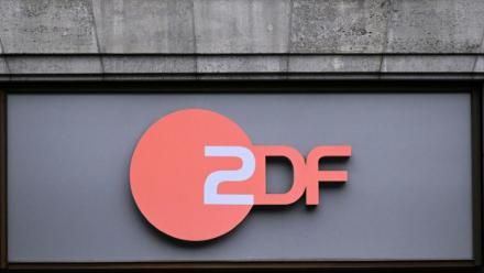 La chaîne de télévision allemande ZDF a annoncé vendredi démettre de ses fonctions sa correspondante à New York, pour avoir notamment utilisé des images générées par intelligence artificielle dans un reportage diffusé la semaine dernière sur la police de l'immigration américaine