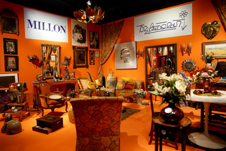Exposition d'effets personnels ayant appartenu à Brigitte Bardot, à l'hôtel Drouot à Paris, le 15 septembre 2026, en amont de la vente aux enchères de ses souvenirs et de ses vêtements organisée le 21 septembre 2026
