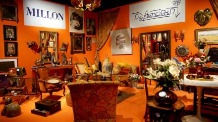 Exposition d'effets personnels ayant appartenu à Brigitte Bardot, à l'hôtel Drouot à Paris, le 15 septembre 2026, en amont de la vente aux enchères de ses souvenirs et de ses vêtements organisée le 21 septembre 2026