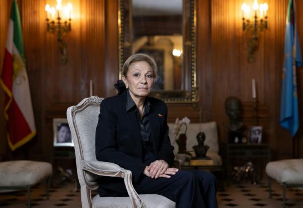 La veuve de l'ex-chah d'Iran, Farah Pahlavi, chez elle à Paris le 20 janvier 2026