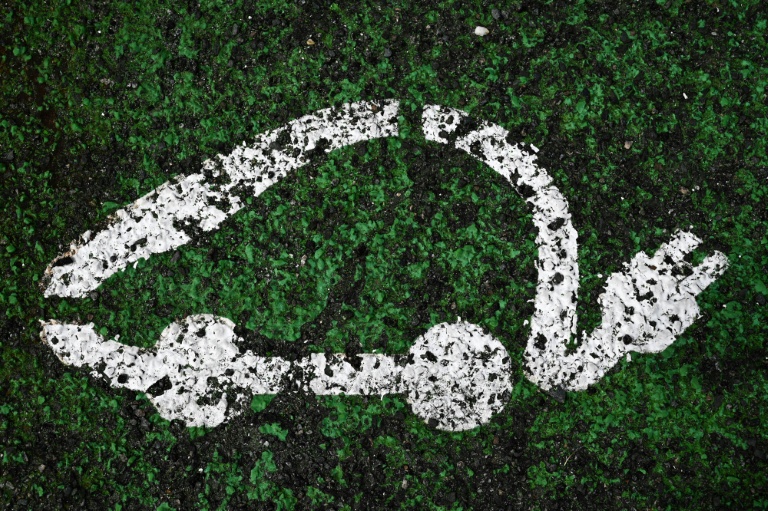 Les Français sont de plus en plus nombreux à partir en vacances à bord d'une voiture électrique, indiquent mardi le ministère des Transports et l'association Avere-France, grâce selon eux au maillage et à la fiabilité des infrastructures de recharge sur les routes
