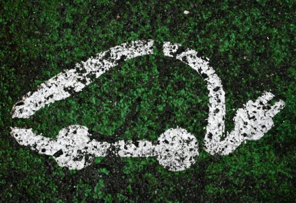 Les Français sont de plus en plus nombreux à partir en vacances à bord d'une voiture électrique, indiquent mardi le ministère des Transports et l'association Avere-France, grâce selon eux au maillage et à la fiabilité des infrastructures de recharge sur les routes