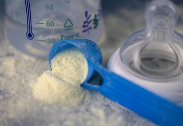 La mission "flash" de l'Assemblée nationale sur les laits infantiles contaminés démarrera mardi ses travaux, tous à huis clos, par l'audition d'associations et de représentants des familles