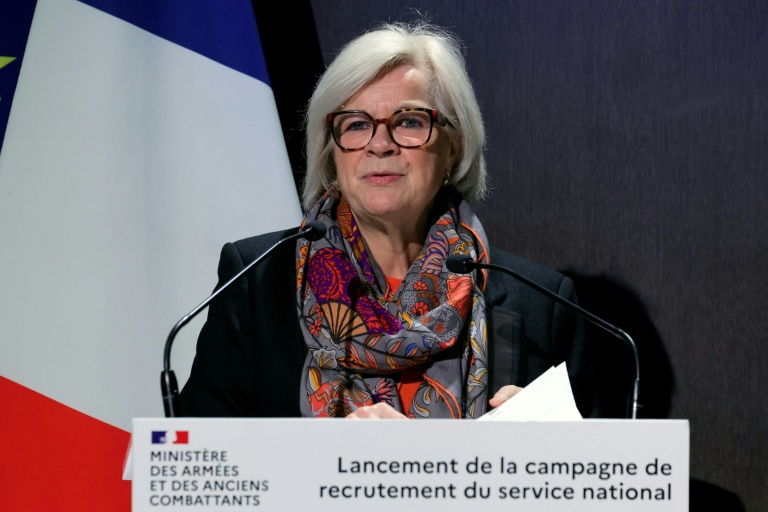 La ministre des Armées, Catherine Vautrin, lors d'une conférence de presse à l'occasion du lancement de la campagne nationale de recrutement pour le nouveau service militaire national, le 12 janvier 2026 à Paris