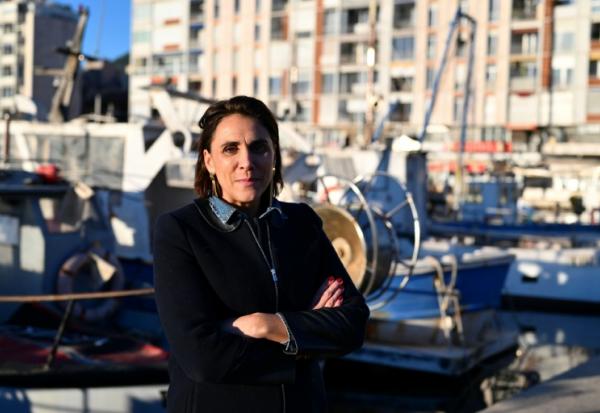 La députée RN Laure Lavalette pose sur le port de Toulon le 27 novembre 2025