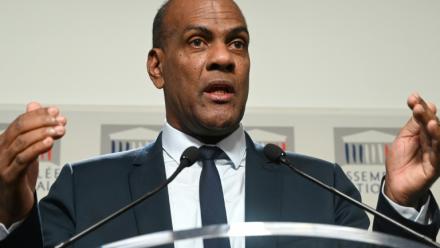 Serge Letchimy, alors député socialiste français, lors d'une conférence de presse à Paris, le 26 novembre 2019