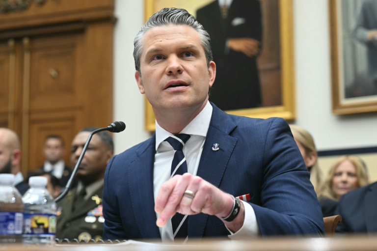 Le secrétaire américain à la Défense, Pete Hegseth, témoigne devant la commission des forces armées de la Chambre des représentants des États-Unis lors d'une audition au Capitole, le 29 avril 2026 à Washington