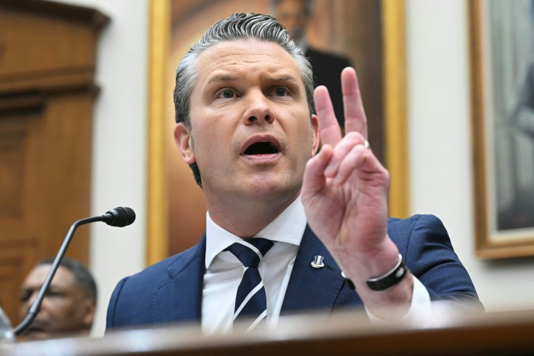Le secrétaire américain à la Défense, Pete Hegseth témoigne devant la commission des forces armées de la Chambre des représentants des États-Unis lors d'une audition au Capitole, le 29 avril 2026 à Washington
