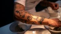 Le chef Habi Khaliqdad dans le restaurant Ulo, à Ilulissat, au Groenland, le 18 mars 2026