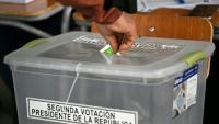 Des opérations de vote lors de la présidentielle au Chili, à Santiago le 14 décembre 2025