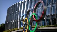 Les cinq anneaux du drapeau olympique, devant la Maison olympique de Lausanne, le 22 juin 2026