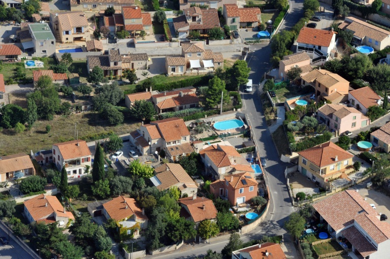 Environ 3,7 millions de foyers français sont équipés de piscines malgré le défi croissant de la sécheresse