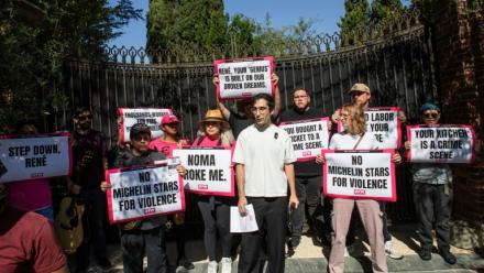 Manifestation à Los Angeles le 11 mars 2026 contre le chef danois René Redzepi à la suite d'accusation de violences 