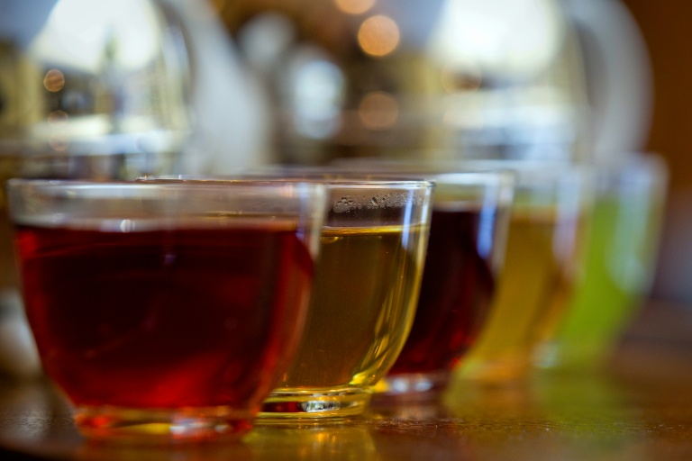 Un premier baromètre publié mercredi par Commerce Equitable France veut contribuer à éclairer sur les conditions de production d'une grande partie du thé vendu en France