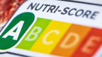 La part de marché des marques affichant le Nutri-Score recule légèrement, ce qui s'explique "notamment par des désengagements de marques nationales dans les secteurs des céréales du petit déjeuner et des produits laitiers et desserts frais"