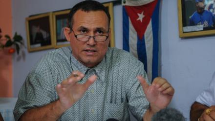 Le dissident cubain José Daniel Ferrer lors d'une conférence de presse, à La Havane, le 12 mai 2016