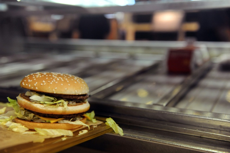 En moyenne, un consommateur paye 15 à 18 euros dans une enseigne de restauration rapide contre une trentaine d'euros dans un restaurant avec service à table