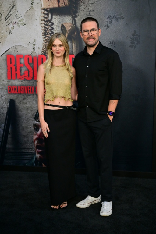 L’humoriste, acteur et réalisateur américain Zach Cregger et son épouse, l’actrice et chanteuse américaine Sara Paxton, à Los Angeles, le 15 septembre 2026 pour la première du film 