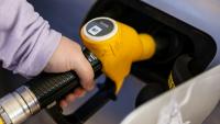 Plein de gazole chez Esso à Rely,  dans le département du Pas-de-Calais le 5 mars 2026.
