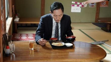 L'acteur Yutaka Matsushige lors du tournage d'un épisode de la série télévisée "Le gourmet solitaire" dans un restaurant spécialisé dans le thon à Yokoshibahikari, dans la préfecture de Chiba, le 19 mai 2026 au Japon