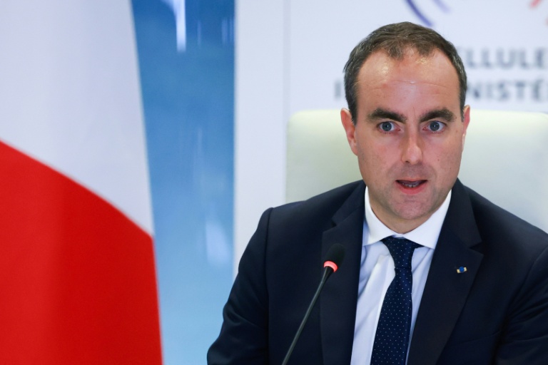 Le Premier ministre français Sébastien Lecornu durant la réunion d'une cellule interministérielle de crise place Beauvau, à Paris, le 1er octobre 2026