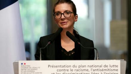 Aurore Bergé, ministre déléguée à la lutte contre les discriminations, lors de la présentation du nouveau plan national de lutte contre le racisme, l'antisémitisme et les discriminations fondées sur l'origine, le 6 juillet 2026 à Paris