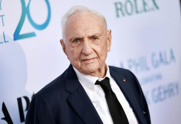 L'architecte américano-canadien Frank Gehry alors d'un concert de l'Orchestre philharmonique de Los Angeles, en son honneur au Walt Disney Concert Hall, le 5 octobre 2023 à Los Angeles, en Californie