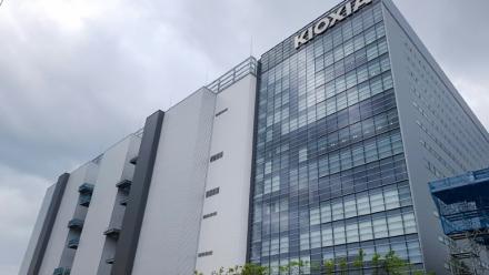 L'usine du fabricant de puces Kioxia, destinée aux centres de données pour l'intelligence artificielle, à Kitakami, dans la préfecture d'Iwate, le 3 juillet 2026 au Japon
