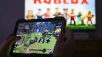 La plateforme de jeu en ligne Roblox, accusée de ne pas suffisamment protéger ses plus jeunes utilisateurs, a généralisé mardi l'accès à des comptes sécurisés à destination des moins de 16 ans