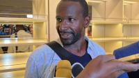 Le journaliste français Olivier Dubois à l'aéroport international  Diori Hamani à Niamey, le 20 mars 2023