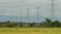 Des lignes à haute tension, le 22 août 2026 dans le district laotien de Hadxayfong, près de Vientiane 