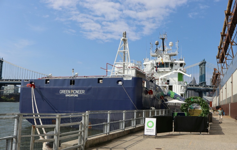 Le navire Green Pioneer amarré à Manhattan, à New York, le 23 septembre 2025