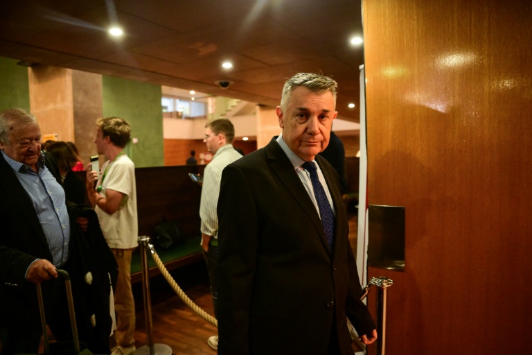 L'ancien premier adjoint à la mairie de Saint-Etienne, Gilles Artigues, arrive au tribunal de Lyon le 22 septembre 2025